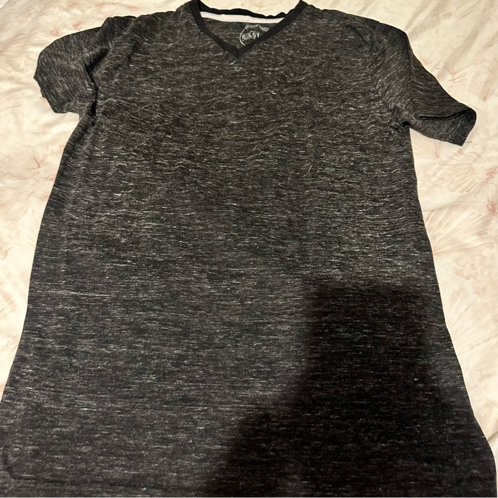 5 Men’s Tshirts (Brands and Sizes in description)